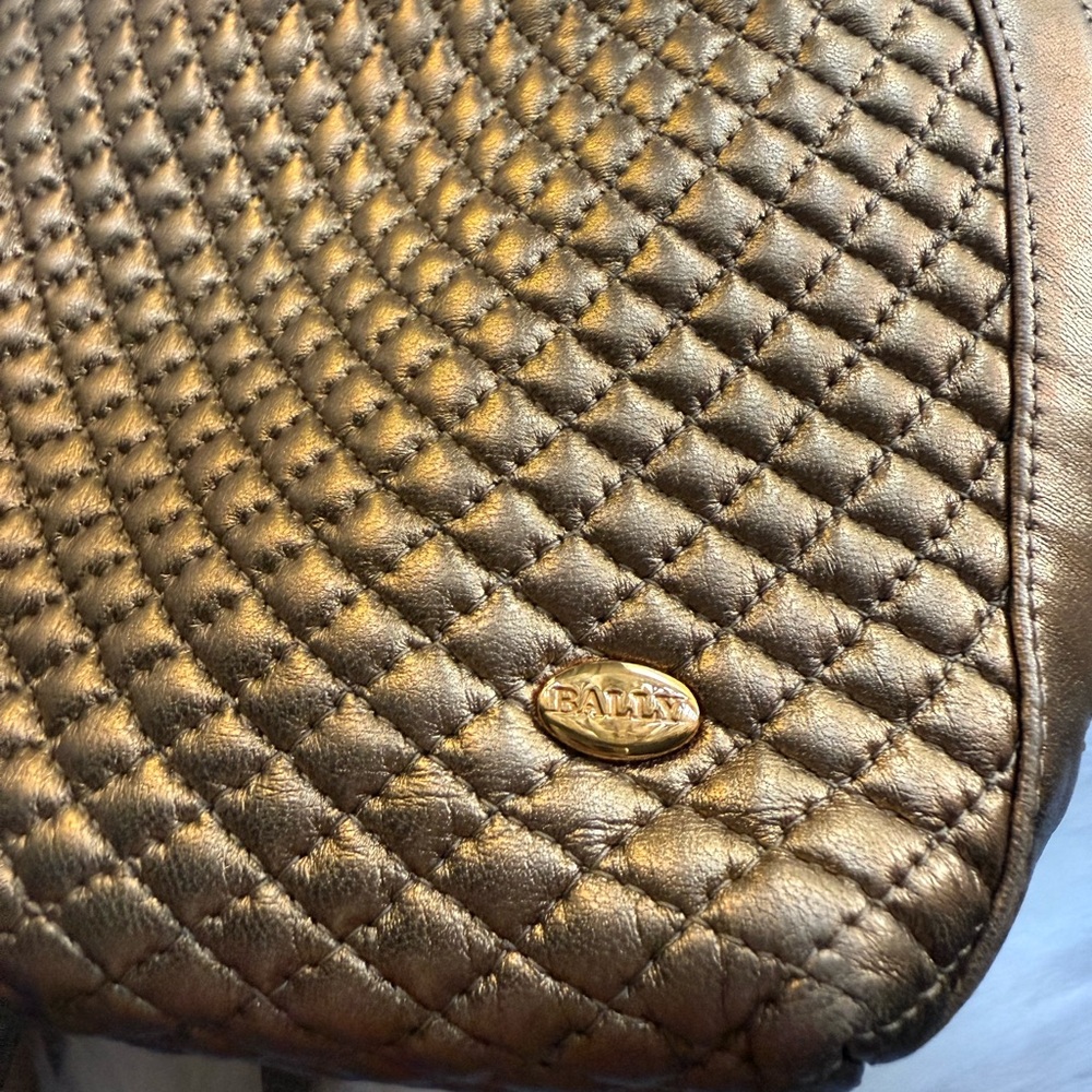 Vintage Bally Quilted Gold Metallic Leather shoulder or backpack Bag - Picture 6 of 9